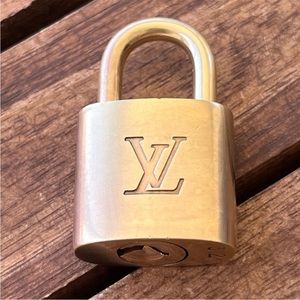 COPY - LV LOCK 🔐 N KEy 312